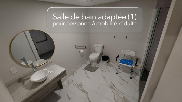 Auberge, chambre #3 - salle de bain GA (+caption)
