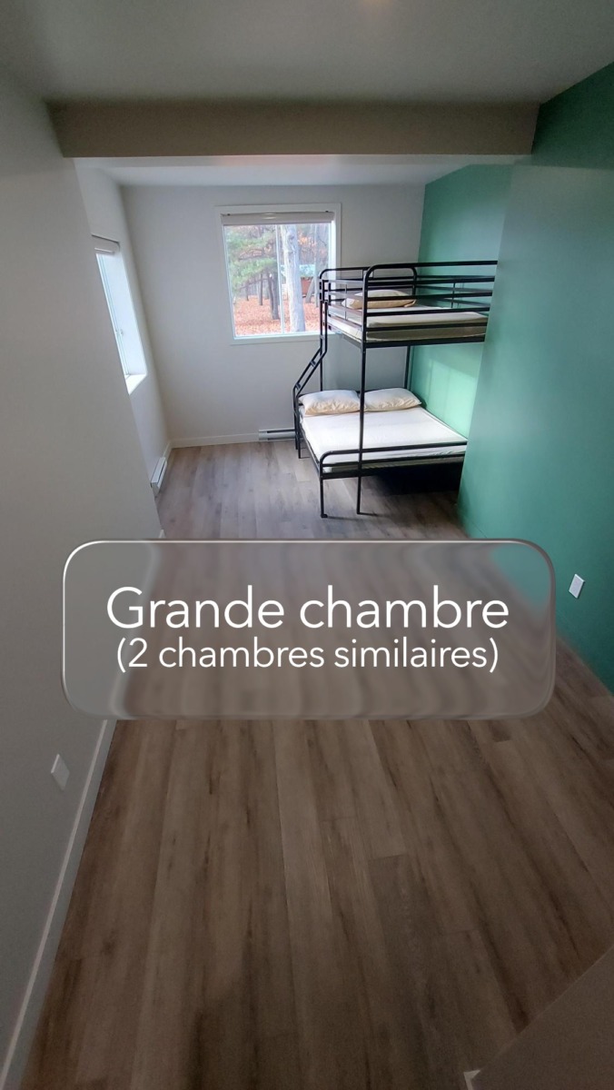 Auberge, chambre #4 - lits (+caption)